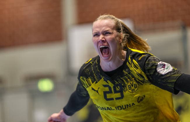 GER, Dortmund, Borussia Dortmund vs HSG Bensheim Auerbach Flames, Alsco Handball Bundesliga Frauen, Handball, DHB, Spielzeit 2025 2026, Sporthalle Wellinghofen, 15 Spieltag im Bild Emma Olsson Borussia Dortmund 29d , Jubel, Freude und Emotionen nach dem Tor gegen HSG Bensheim Auerbach Flames DFB DFL REGULATIONS PROHIBIT ANY USE OF PHOTOGRAPHS AS IMAGE SEQUENCES AND OR QUASI VIDEO, 31 01 2026 Copyright: HMBxMedia HendrikxHamelau