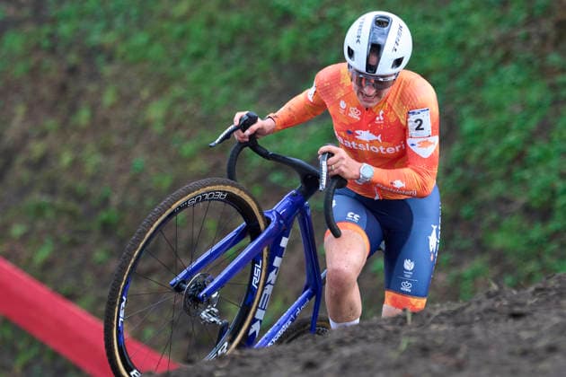 2026-01-31 2026 Rabobank UCI Cyclo-cross World Championships HULST, NETHERLANDS - JANUARY 31: BRAND Lucinda NETHERLANDS NED during the 2026 Rabobank UCI Cyclo-cross World Championships at on January 31, 2026 in Hulst, Netherlands. Hulst Netherlands Content not available for redistribution in The Netherlands directly or indirectly through any third parties. Copyright: xRobxPauelx