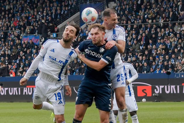 Header Header duel Kenan Karaman Schalke 19 Philipp Strompf Bochum 3 Nikola Katic Schalke 25 31 01 2026 Football VfL Bochum vs FC Schalke 04, Vonovia Ruhrstadion, Bochum, DFB DFL REGULATIONS PROHIBIT ANY USE OF PHOTOGRAPHS AS IMAGE SEQUENCES AND OR QUASI VIDEO Copyright: xpepphotox xHorstxMauelshagenx pep00321, pep_20260131_hm_266354