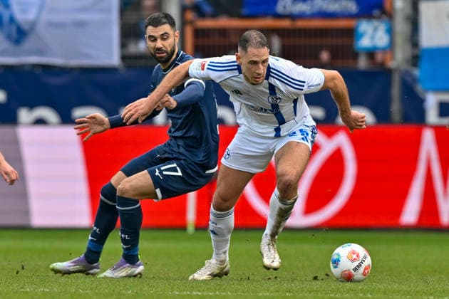 from left in duel Gerrit Holtmann Bochum 17 Nikola Katic Schalke 25 31 01 2026 Soccer VfL Bochum vs FC Schalke 04, Vonovia Ruhrstadion, Bochum, DFB DFL REGULATIONS PROHIBIT ANY USE OF PHOTOGRAPHS AS IMAGE SEQUENCES AND OR QUASI VIDEO Copyright: xpepphotox xHorstxMauelshagenx pep00321, pep_20260131_hm_266721
