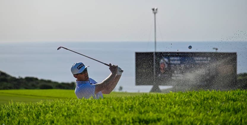 January 31, 2026: Seamus Power hits a shot from a bunker on the 17th hole during the third round of the Farmers Insurance Open on Torrey Pines South Course in San Diego, California. CSM San Diego USA - ZUMAc04_ 20260131_zma_c04_135 Copyright: xJustinxFinex