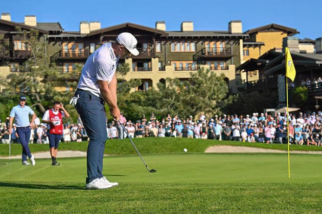 January 31, 2026: Seamus Power chips onto the green on the 18th hole during the third round of the Farmers Insurance Open on Torrey Pines South Course in San Diego, California. CSM San Diego USA - ZUMAc04_ 20260131_zma_c04_145 Copyright: xJustinxFinex