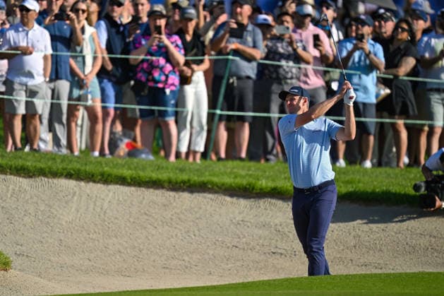 January 31, 2026: Justin Rose hits a shot from a bunker on the 18th hole during the third round of the Farmers Insurance Open on Torrey Pines South Course in San Diego, California. CSM San Diego USA - ZUMAc04_ 20260131_zma_c04_148 Copyright: xJustinxFinex