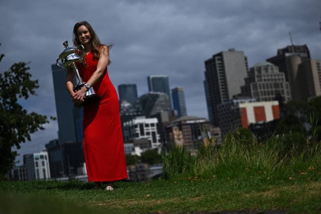 TENNIS AUSTRALIAN OPEN, Elena Rybakina of Kazakhstan poses for a photograph with the Daphne Akhurst Memorial Cup after winning the winning the Australian Open women™s singles final against Aryna Sabalenka of Belarus along the Yarra River in Melbourne, Sunday, February 1, 2026. ( NO ARCHIVING MELBOURNE VICTORIA AUSTRALIA  Copyright: xJAMESxROSSx 20260201155409226773