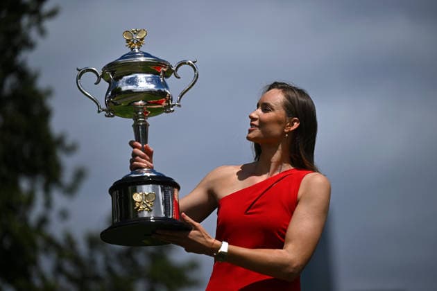 TENNIS AUSTRALIAN OPEN, Elena Rybakina of Kazakhstan poses for a photograph with the Daphne Akhurst Memorial Cup after winning the winning the Australian Open women™s singles final against Aryna Sabalenka of Belarus along the Yarra River in Melbourne, Sunday, February 1, 2026. ( NO ARCHIVING MELBOURNE VICTORIA AUSTRALIA  Copyright: xJAMESxROSSx 20260201121053436935