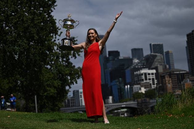 TENNIS AUSTRALIAN OPEN, Elena Rybakina of Kazakhstan poses for a photograph with the Daphne Akhurst Memorial Cup after winning the winning the Australian Open women™s singles final against Aryna Sabalenka of Belarus along the Yarra River in Melbourne, Sunday, February 1, 2026. ( NO ARCHIVING MELBOURNE VICTORIA AUSTRALIA  Copyright: xJAMESxROSSx 20260201140913791235