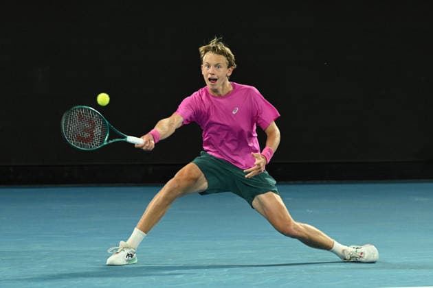 TENNIS AUSTRALIAN OPEN, Ziga Sesko of Slovenia in action against Keaton Hance of the U.S during the boy s singles final on day 15 of the 2026 Australian Open tennis tournament at Melbourne Park in Melbourne, Sunday, February 1, 2026. ( NO ARCHIVING MELBOURNE VICTORIA AUSTRALIA  Copyright: xJAMESxROSSx 20260201124852037507