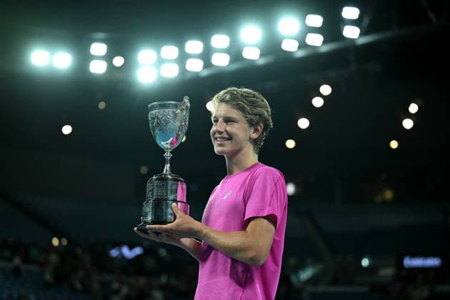 TENNIS AUSTRALIAN OPEN, Ziga Sesko of Slovenia lifts the trophy after defeating Keaton Hance of the U.S to win the boy s singles final on day 15 of the 2026 Australian Open tennis tournament at Melbourne Park in Melbourne, Sunday, February 1, 2026. ( NO ARCHIVING MELBOURNE VICTORIA AUSTRALIA  Copyright: xJAMESxROSSx 20260201159211470804