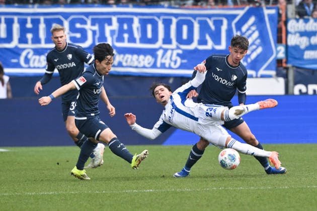 Koji Miyoshi VfL Bochum , Soufiane El Faouzi Schalke 04 , Cajetan Lenz VfL Bochum 31 01 2026, Fußball 2 Bundesliga, Saison 2025 2026, 20 Spieltag, VfL Bochum FC Schalke 04 2 0 DFL regulations prohibit any use of photographs as image sequences and or quasi video Bochum Vonovia Ruhrstadion Nordrhein Westfalen Germany Team2