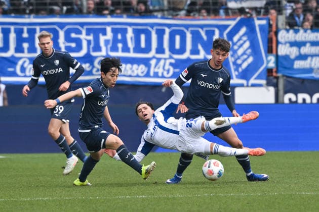Koji Miyoshi VfL Bochum , Soufiane El Faouzi Schalke 04 , Cajetan Lenz VfL Bochum 31 01 2026, Fußball 2 Bundesliga, Saison 2025 2026, 20 Spieltag, VfL Bochum FC Schalke 04 2 0 DFL regulations prohibit any use of photographs as image sequences and or quasi video Bochum Vonovia Ruhrstadion Nordrhein Westfalen Germany Team2