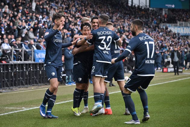 Cheering 1 0 Koji Miyoshi VfL Bochum , 2 v li , is celebrated, right Gerrit Holtmann VfL Bochum 31 01 2026, Soccer 2 Bundesliga, Season 2025 2026, 20 Matchday, VfL Bochum FC Schalke 04 2 0 DFL regulations prohibit any use of photographs as image sequences and or quasi video Bochum Vonovia Ruhrstadion Nordrhein Westfalen Germany Team2