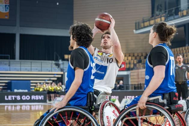 RBBL RSV Lahn Dill RB Zwickau, 31 01 26 Colin Higgins RSV Lahn Dill, 10 , Helen Freeman RB Zwickau, 77 , Garret Ostepchuk RB Zwickau, 22 RBBL RSV Lahn Dill RB Zwickau Wetzlar, 31 01 26 Copyright: xBEAUTIFULxSPORTS Roeczeyx