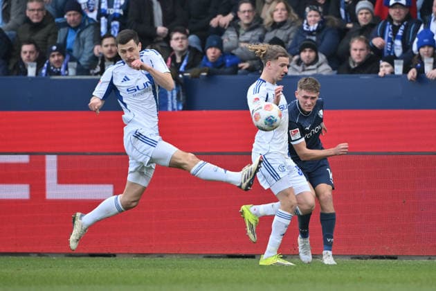 Ron Schallenberg FC Schalke 04 , Mika Wallentowitz FC Schalke 04 , Callum Marshall VfL Bochum , v li 31 01 2026, Fußball 2 Bundesliga, Saison 2025 2026, 20 Spieltag, VfL Bochum FC Schalke 04 2 0 DFL regulations prohibit any use of photographs as image sequences and or quasi video Bochum Vonovia Ruhrstadion Nordrhein Westfalen Germany Team2
