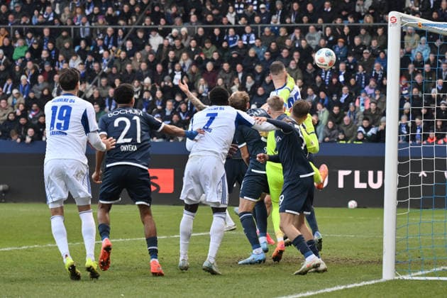 The goal by Nikola Katic FC Schalke 04 , mi , is disallowed due to obstruction against goalkeeper Timo Horn VfL Bochum 31 01 2026, Soccer 2 Bundesliga, Season 2025 2026, 20 Matchday, VfL Bochum FC Schalke 04 2 0 DFL regulations prohibit any use of photographs as image sequences and or quasi video Bochum Vonovia Ruhrstadion Nordrhein Westfalen Germany Team2