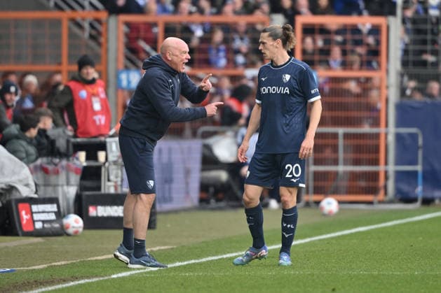 Coach Uwe Rösler VfL Bochum , Noah Loosli VfL Bochum 31 01 2026, Soccer 2 Bundesliga, Season 2025 2026, 20 Matchday, VfL Bochum FC Schalke 04 2 0 DFL regulations prohibit any use of photographs as image sequences and or quasi video Bochum Vonovia Ruhrstadion Nordrhein Westfalen Germany Team2