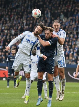 Kenan Karaman FC Schalke 04 , Philipp Strompf VfL Bochum , Nikola Katic FC Schalke 04 , v li 31 01 2026, Fußball 2 Bundesliga, Saison 2025 2026, 20 Spieltag, VfL Bochum FC Schalke 04 2 0 DFL regulations prohibit any use of photographs as image sequences and or quasi video Bochum Vonovia Ruhrstadion Nordrhein Westfalen Germany Team2