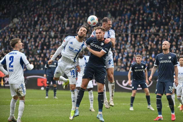 Kenan Karaman FC Schalke 04 , Philipp Strompf VfL Bochum , Nikola Katic FC Schalke 04 , v li 31 01 2026, Fußball 2 Bundesliga, Saison 2025 2026, 20 Spieltag, VfL Bochum FC Schalke 04 2 0 DFL regulations prohibit any use of photographs as image sequences and or quasi video Bochum Vonovia Ruhrstadion Nordrhein Westfalen Germany Team2