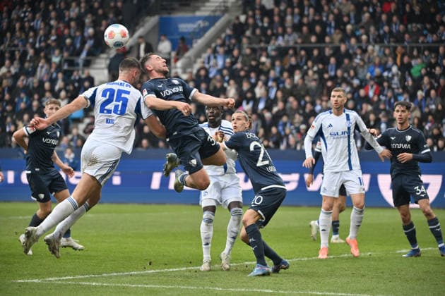 Nikola Katic FC Schalke 04 , Maximilian Wittek VfL Bochum , Christian Gomis FC Schalke 04 , Noah Loosli VfL Bochum , v li 31 01 2026, Fußball 2 Bundesliga, Saison 2025 2026, 20 Spieltag, VfL Bochum FC Schalke 04 2 0 DFL regulations prohibit any use of photographs as image sequences and or quasi video Bochum Vonovia Ruhrstadion Nordrhein Westfalen Germany Team2