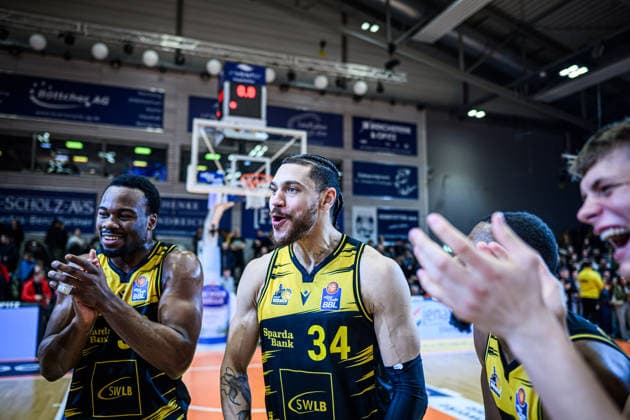 easycredit BBL Basketball Bundesliga 2025 2026 18 Matchday 31 01 2026 Science City Jena vs MHP RIESEN Ludwigsburg Center Gavin Schilling Lubu Joy about the victory in Jena Sparkassen Arena