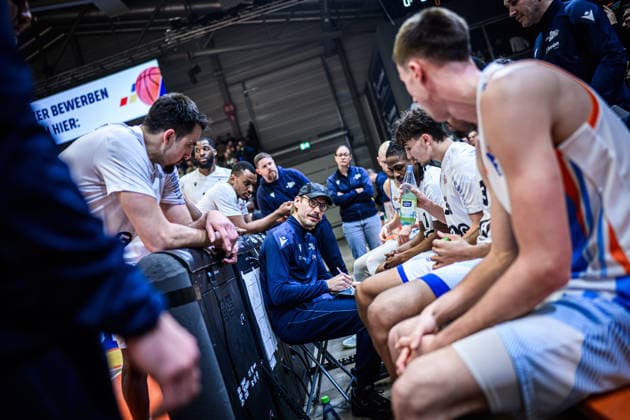 easycredit BBL Basketball Bundesliga 2025 2026 18 Matchday 31 01 2026 Science City Jena vs MHP RIESEN Ludwigsburg Center Coach Björn Harmsen Jena speaks to the team, timeout Sparkassen Arena