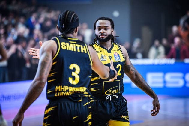easycredit BBL Basketball Bundesliga 2025 2026 18 Matchday 31 01 2026 Science City Jena vs MHP RIESEN Ludwigsburg v re high-five each other Traveon Buchanan and Stefan Smith, Ludwigsburg Sparkassen Arena