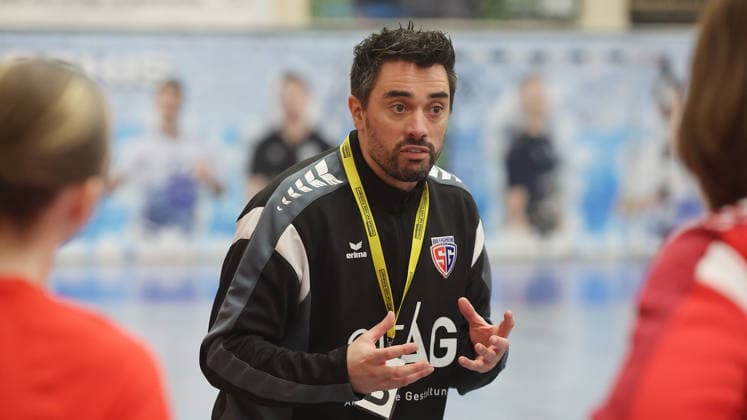 Kornwestheim , Handball Oberliga Women SV Salamander Kornwestheim vs SG BBM Bietigheim , Coach Nico Gassner BBM