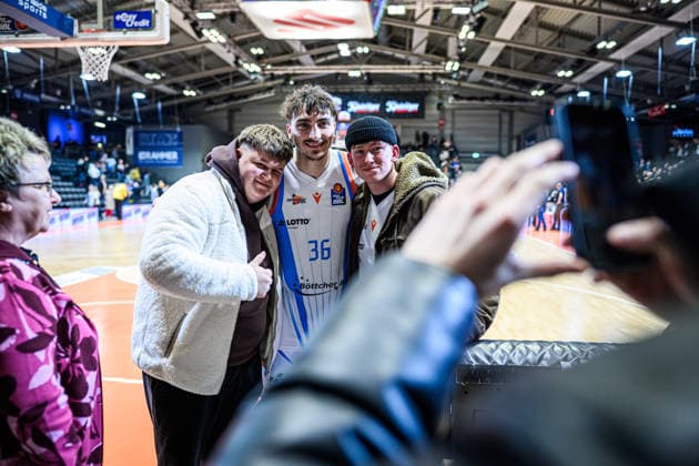 easycredit BBL Basketball Bundesliga 2025 2026 18 Matchday 31 01 2026 Science City Jena vs MHP RIESEN Ludwigsburg Kristofer Krause Jena Selfie with fans Sparkassen Arena