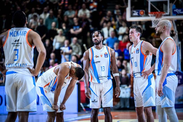 easycredit BBL Basketball Bundesliga 2025 2026 18 Matchday 31 01 2026 Science City Jena vs MHP RIESEN Ludwigsburg Disappointment on the faces of the Jena players from left William McNair Jr, Chris Carter, Keith Braxton, Joe Wieskamp and Robin Christen Sparkassen Arena