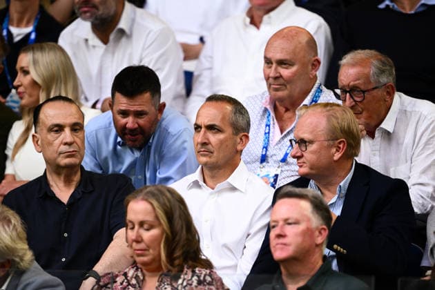 TENNIS AUSTRALIAN OPEN, (L-R) Chairperson of the Australian Rugby League Commission Peter V landys, Chief Executive Officer of the National Rugby League Andrew Abdo and CEO of Sky News Australia Paul Whittaker watch Novak Djokovic of Serbia in action during the men™s singles final against Carlos Alcaraz of Spain on day 15 of the 2026 Australian Open tennis tournament at Melbourne Park in Melbourne, Sunday, February 1, 2026. ( NO ARCHIVING MELBOURNE VICTORIA AUSTRALIA  Copyright: xJOELxCARRETTx 20260201162497604169