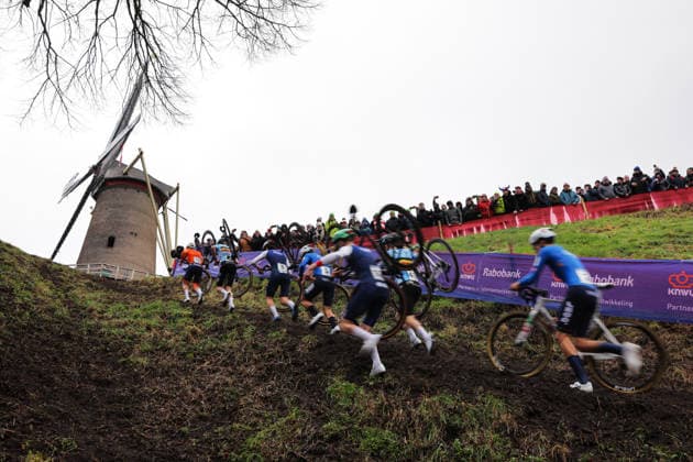 2026 UCI Cyclo-cross World Championships Picture by Alex Whitehead SWpix.com - 30 01 2026 - Cycling - 2026 UCI Cyclo-cross World Championships - Hulst, Zeeland, Netherlands - Junior Men Copyright: x xSWpix.comx(t axPhotographyxHubxLtd)xAlexxWhitehead SWpix.comx SWP-3176-0199