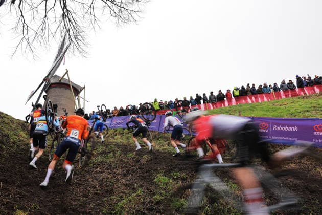 2026 UCI Cyclo-cross World Championships Picture by Alex Whitehead SWpix.com - 30 01 2026 - Cycling - 2026 UCI Cyclo-cross World Championships - Hulst, Zeeland, Netherlands - Junior Men Copyright: x xSWpix.comx(t axPhotographyxHubxLtd)xAlexxWhitehead SWpix.comx SWP-3176-0200