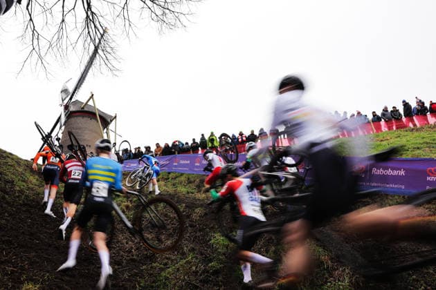 2026 UCI Cyclo-cross World Championships Picture by Alex Whitehead SWpix.com - 30 01 2026 - Cycling - 2026 UCI Cyclo-cross World Championships - Hulst, Zeeland, Netherlands - Junior Men Copyright: x xSWpix.comx(t axPhotographyxHubxLtd)xAlexxWhitehead SWpix.comx SWP-3176-0201
