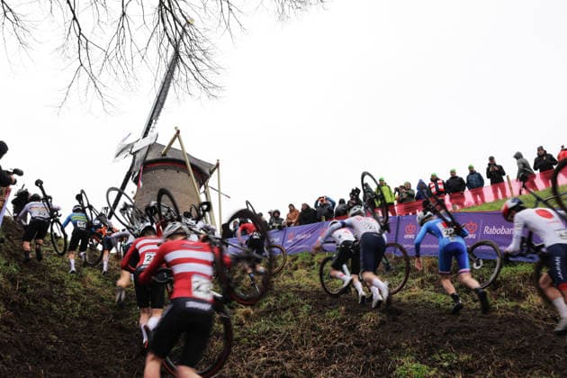 2026 UCI Cyclo-cross World Championships Picture by Alex Whitehead SWpix.com - 30 01 2026 - Cycling - 2026 UCI Cyclo-cross World Championships - Hulst, Zeeland, Netherlands - Junior Men Copyright: x xSWpix.comx(t axPhotographyxHubxLtd)xAlexxWhitehead SWpix.comx SWP-3176-0202