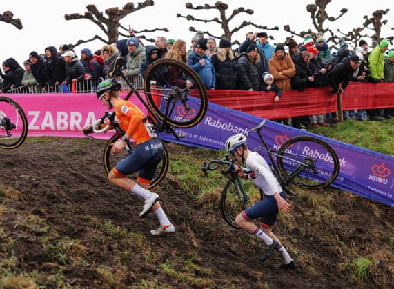 2026 UCI Cyclo-cross World Championships Picture by Alex Whitehead SWpix.com - 30 01 2026 - Cycling - 2026 UCI Cyclo-cross World Championships - Hulst, Zeeland, Netherlands - Junior Men - NoÃ«l Gojjert (Netherlands), Luke Trafford (Great Britain) Copyright: x xSWpix.comx(t axPhotographyxHubxLtd)xAlexxWhitehead SWpix.comx SWP-3176-0209