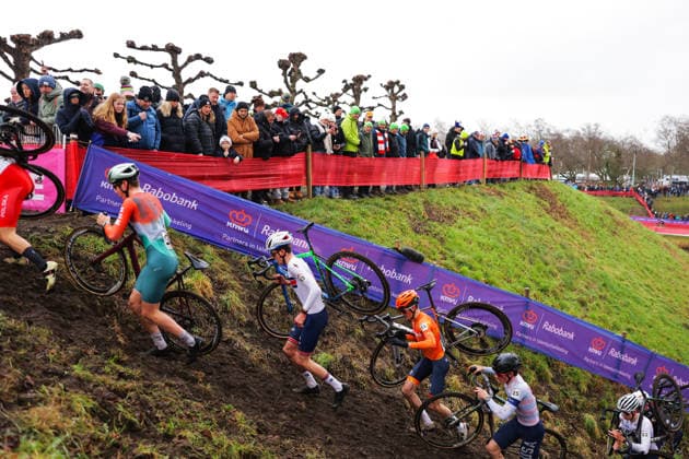 2026 UCI Cyclo-cross World Championships Picture by Alex Whitehead SWpix.com - 30 01 2026 - Cycling - 2026 UCI Cyclo-cross World Championships - Hulst, Zeeland, Netherlands - Junior Men - Milo Wills (Great Britain), Ethan Brown (USA) Copyright: x xSWpix.comx(t axPhotographyxHubxLtd)xAlexxWhitehead SWpix.comx SWP-3176-0210