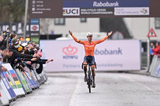 Dutch Delano Heeren celebrates as he crosses the finish line to win the junior men race at UCI Cyclocross World Championships, on Sunday 01 February 2026, in Hulst, The Netherlands. DAVIDxPINTENS  x160215052x