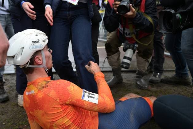 Dutch Delano Heeren celebrates after the finish line as he wins the junior men race at UCI Cyclocross World Championships, on Sunday 01 February 2026, in Hulst, The Netherlands. DAVIDxPINTENS  x160215244x