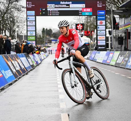 2026 UCI Cyclo-cross World Championships Picture by Simon Wilkinson SWpix.com - 30 01 2026 - Cycling - 2026 UCI Cyclo-cross World Championships - Hulst, Zeeland, Netherlands - Junior Men - Emilien Belzile (Canada) Copyright: x xSWpix.comx(t axPhotographyxHubxLtd)xSimonxWilkinson SWpix.comx SWP-3176-0223
