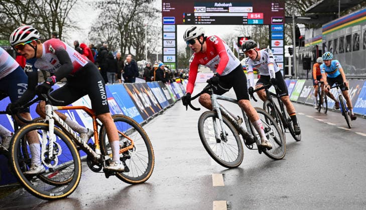 2026 UCI Cyclo-cross World Championships Picture by Simon Wilkinson SWpix.com - 30 01 2026 - Cycling - 2026 UCI Cyclo-cross World Championships - Hulst, Zeeland, Netherlands - Junior Men - Farland Lamont (Canada), Niclas Look (Germany) Copyright: x xSWpix.comx(t axPhotographyxHubxLtd)xSimonxWilkinson SWpix.comx SWP-3176-0224