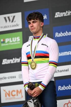 Winner Dutch Delano Heeren celebrates with the world champion jersey on the podium of the junior men race at UCI Cyclocross World Championships, on Sunday 01 February 2026, in Hulst, The Netherlands. DAVIDxPINTENS  x160219938x