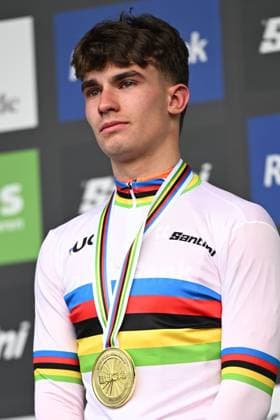 Winner Dutch Delano Heeren celebrates with the world champion jersey on the podium of the junior men race at UCI Cyclocross World Championships, on Sunday 01 February 2026, in Hulst, The Netherlands. DAVIDxPINTENS  x160219951x