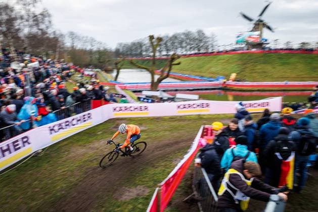 HULST , 01 02-2026 , UCI Cyclo-cross World Championships day 3 , Sunday Junior men , WK veldrijden , picture shows overview UCI Cyclo-cross World Championships (Sunday)  x201236919x Copyright: