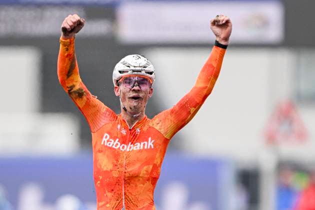 UCI World Championships 2026 Hulst HULST, BELGIUM - FEBRUARY 01 : Heeren Delano (Ned) celebrating his victory during the 2026 UCI Cyclo-Cross World Championships for Men Junior on February 01, 2026 in Hulst, Belgium, 01 02 2026 Hulst Belgium  Copyright: xNicoxVereeckenx