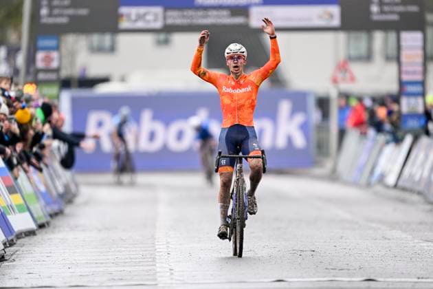 UCI World Championships 2026 Hulst HULST, BELGIUM - FEBRUARY 01 : Heeren Delano (Ned) celebrating his victory during the 2026 UCI Cyclo-Cross World Championships for Men Junior on February 01, 2026 in Hulst, Belgium, 01 02 2026 Hulst Belgium  Copyright: xNicoxVereeckenx