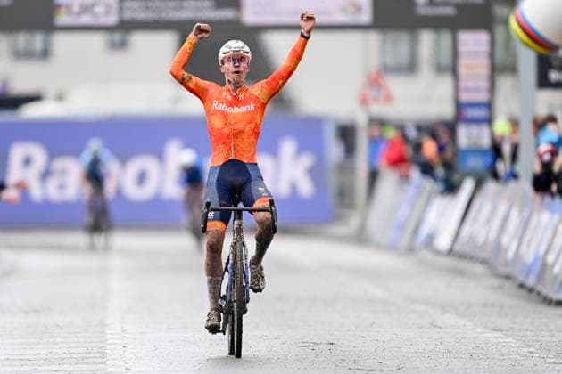 UCI World Championships 2026 Hulst HULST, BELGIUM - FEBRUARY 01 : Heeren Delano (Ned) celebrating his victory during the 2026 UCI Cyclo-Cross World Championships for Men Junior on February 01, 2026 in Hulst, Belgium, 01 02 2026 Hulst Belgium  Copyright: xNicoxVereeckenx