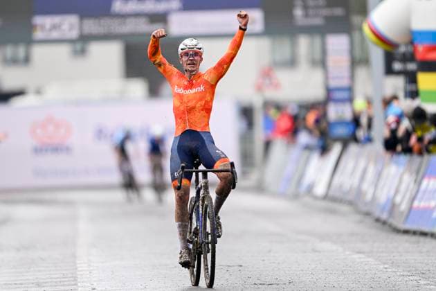 UCI World Championships 2026 Hulst HULST, BELGIUM - FEBRUARY 01 : Heeren Delano (Ned) celebrating his victory during the 2026 UCI Cyclo-Cross World Championships for Men Junior on February 01, 2026 in Hulst, Belgium, 01 02 2026 Hulst Belgium  Copyright: xNicoxVereeckenx