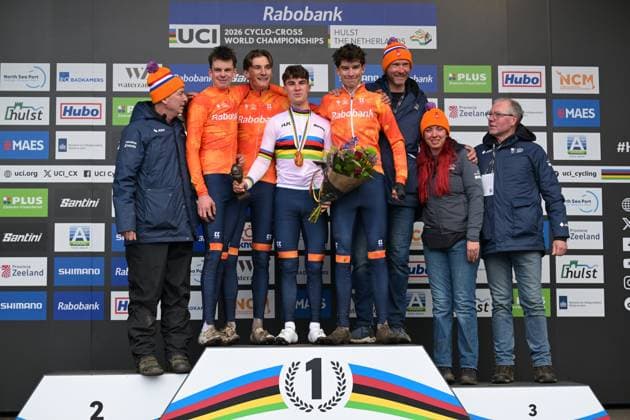Winner Dutch Delano Heeren celebrates with the world champion jersey and all the Dutch team including coach Gerben de Knegt (R up) on the podium of the junior men race at UCI Cyclocross World Championships, on Sunday 01 February 2026, in Hulst, The Netherlands. DAVIDxPINTENS  x160220605x
