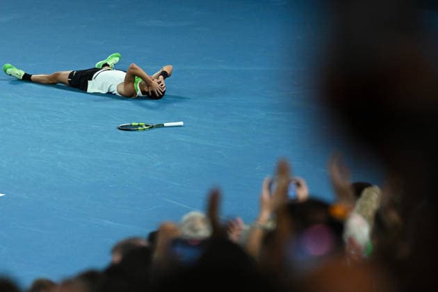 TENNIS AUSTRALIAN OPEN, Carlos Alcaraz of Spain celebrates after winning the men™s singles final against Novak Djokovic of Serbia on day 15 of the 2026 Australian Open tennis tournament at Melbourne Park in Melbourne, Sunday, February 1, 2026. ( NO ARCHIVING MELBOURNE VICTORIA AUSTRALIA  Copyright: xJAMESxROSSx 20260201122113543940