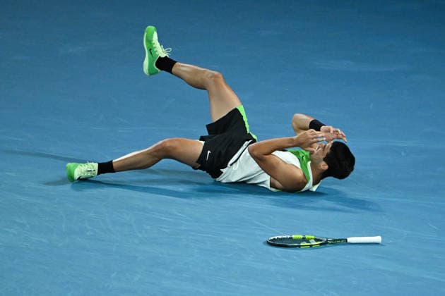 TENNIS AUSTRALIAN OPEN, Carlos Alcaraz of Spain celebrates after winning the men™s singles final against Novak Djokovic of Serbia on day 15 of the 2026 Australian Open tennis tournament at Melbourne Park in Melbourne, Sunday, February 1, 2026. ( NO ARCHIVING MELBOURNE VICTORIA AUSTRALIA  Copyright: xJAMESxROSSx 20260201130825172987