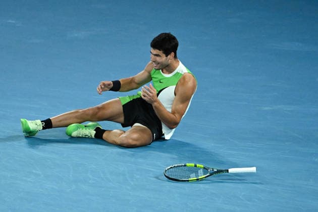 TENNIS AUSTRALIAN OPEN, Carlos Alcaraz of Spain celebrates after winning the men™s singles final against Novak Djokovic of Serbia on day 15 of the 2026 Australian Open tennis tournament at Melbourne Park in Melbourne, Sunday, February 1, 2026. ( NO ARCHIVING MELBOURNE VICTORIA AUSTRALIA  Copyright: xJAMESxROSSx 20260201162488045920